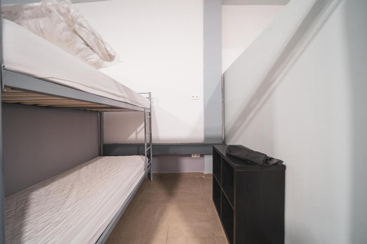 Albergue Barullo - Cubiculos - Literas - Habitaciones Sarria Esterno foto