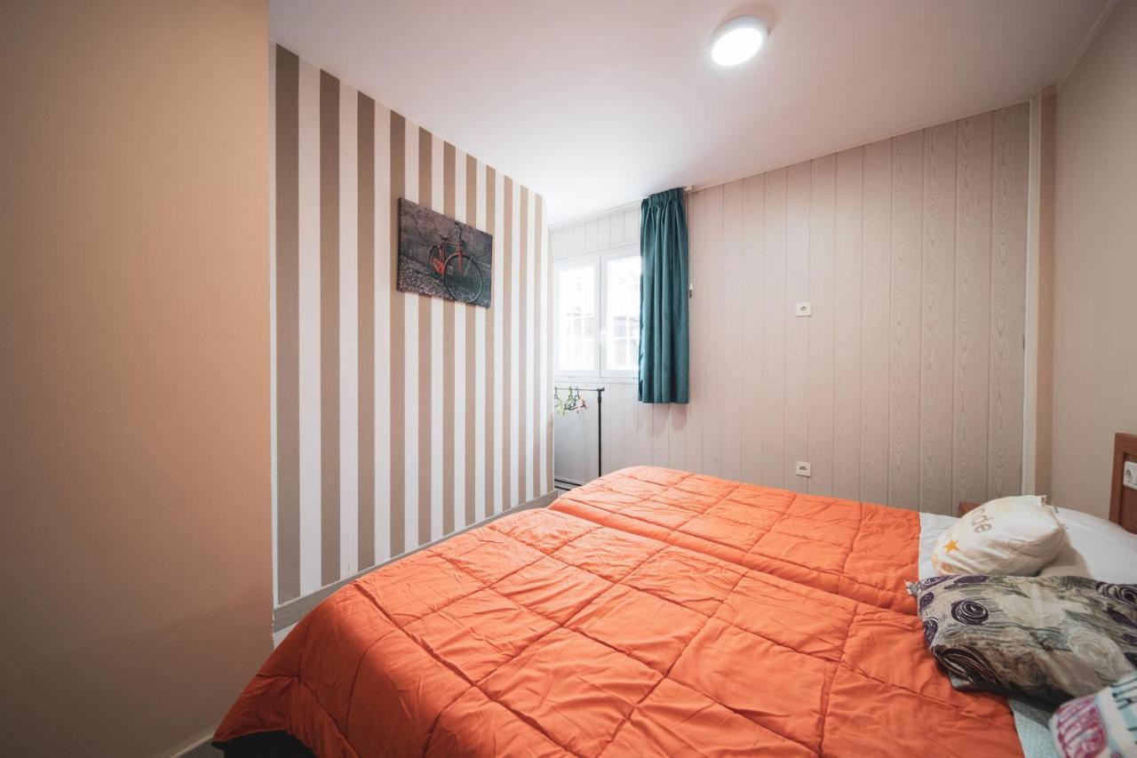 Albergue Barullo - Cubiculos - Literas - Habitaciones Sarria Esterno foto